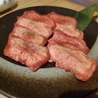 近江うし 焼肉 にくTATSU 青山本店 - 上タン塩
