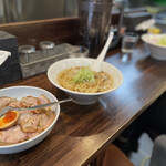 喜蕎麦司 きし元 - 料理写真:黄い蕎麦＋味玉ローポー丼