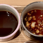 覚王山とんかつ わだ福 - 左:トンカツソース、右: 自家製ポン酢