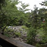 郭公屋 - 団子を頂く前に郭公屋のご主人に声を掛けて頂いたので
                                ご好意に甘え、店の中でお茶を飲みながら厳美渓を眺めていました。