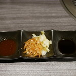 Yakiniku Gyutto - タレ2種とナムル