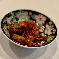 中國菜 奈良町 枸杞 - ① 前菜５種
                    ・愛媛産ぶどう海老をシャンラー油炒め