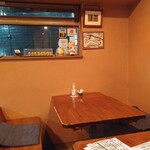 魚虎千両 - テーブル席