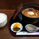 お食事処 高嶋 - 名物 みそ煮込みうどんとライス中