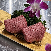 りきちゃん 祇園店 - 牛タンです。この立体感はエロい