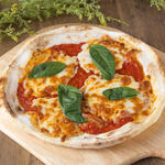 Margherita with ripe tomatoes