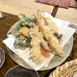 うずら家 - いろいろ野菜の天ぷら盛り合わせ と 車海老の天ぷら