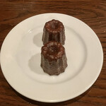 コム・ア・ラ・メゾン - サービスのカヌレ