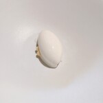 sio - ブリアサヴァランsioアイス。下のクランブルが素敵なアクセント。ゆっくり撮影していると溶け出してくるようなやわらかさで、出来立てミルキーふわりチーズの風味香り☆