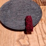 sio - 定番スペシャリテの馬肉とビーツのタルタル。こちらいただくとsioに来てるな～と実感する一品。盛り付けは余白の美なのですよね