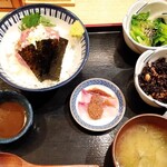 築地もったいない プロジェクト 魚治 - 究極の海鮮丼＋味噌汁