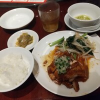 個室中華 頤和園 京橋店 - 香港式照焼チキンのランチ
