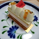 アルノー・ラエール パリ - ル・ベルランゴ⭐️美しいペールグリーンのケーキ❤️ピスタチオとアプリコットの組み合わせ❤️珍しくアプリコットの酸味の爽やかさが映える❤️