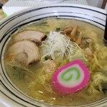 ラーメン専門店 胡桃 - 角度を変えて。