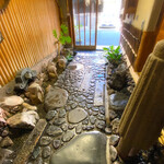 西陣 鳥岩楼 - このエントランスが期待を高めてくれます。