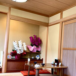 うなぎ亭 友栄 - 改装されて真新しくなった店内