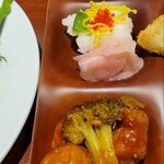 190996407 - 奥かられんこんの天ぷら、ちらし寿司、ミートボール
