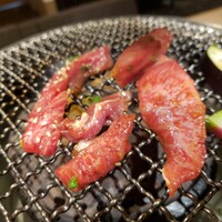 牛刺しと焼肉 仔虎 クリスロード店 - 焼くよ！