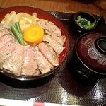 柿安 精肉 - ステーキ丼