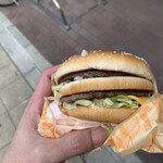 マクドナルド - 料理写真:紙包装のビックマック食べやすい\(//∇//)\