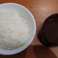 竹の山ダイニング 手石 - ご飯、赤だし