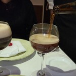 マッシュルーム - ビールと泡が「神比率」になる様に、店員さんが円を描きながら丁寧に注いでくれました