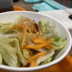 Ikinari Suteki - 「いきなりドレッシング」をかけたサラダ。
                        割と酸味が効いていて口直しにちょーどいい( *´ω`* )
