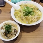 Rock’anDo - 牡蠣煮干ワンタン麺＆牡蠣とオリーブの炊き込み飯