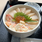 さるふつまるごと館 - カニとほたて丼