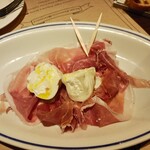 生ハムとワインのお店 piglet - ブラータチーズと生ハム