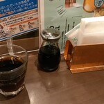 Kiyouken Honten Aribaba - 卓上 醤油は常備＆コカコーラ