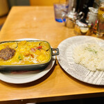 Kikuya Curry - ハンバーグカリーのスリランカ風と普通ライス