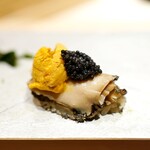 寿司栄 - 料理写真:鮑に雲丹とキャビア