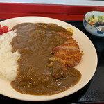 麺飯店 喜楽 - 料理写真:カツカレー¥880