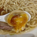 煮干し中華そば 一剣 - 味玉がﾄﾛ~ﾝで絶品