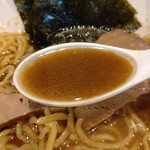 煮干し中華そば 一剣 - 動物系の脂も感じる