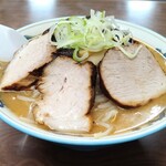 ラーメン専門 つるや - みそ野菜チャーシュー大盛り