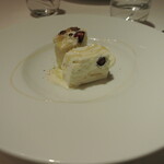 リストランテ カノフィーロ - ゴルゴンゾーラとハスカップ、アーモンドのセミフレッド