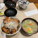 十勝豚丼 いっぴん - 豚汁。あなたならどう読みますか？