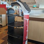 ジョナサン - 猫型ロボット(ΦωΦ)が料理を運んで来ました。