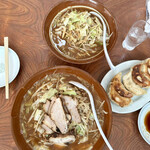 寺泊 こまどり - 味噌ラーメン 大盛 チャーシュートッピング 味噌ラーメン 餃子