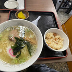いねのや - 塩ラーメン480円、かやくご飯付き