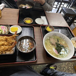 いねのや - テーブル席のみだよ。