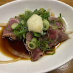 立ち呑み しゅう - 牛たたき 250円（2022年12月）これも絶品！