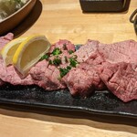 ホルモン焼もんもん - 厚切り牛タン