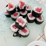 食品館あおば - 料理写真:マグロ巻き 酢飯のよい匂い