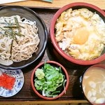 富士庵 - 親子丼と半蕎麦セット ・1.400円