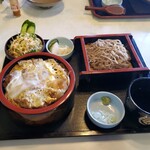 Tatsumian - かつ丼セット1000円。