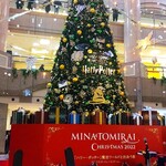 Kentakki Furaido Chikin - ハリーポッターフェアの大きなクリスマスツリーは圧巻でした。