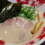 jukuseitonkotsura-mensemmonichibanken - 白豚骨ラーメン(税込700円)